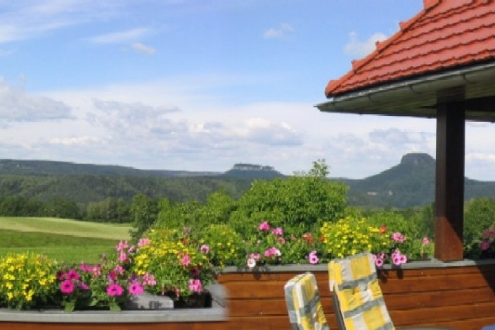 Ferienhaus Panoramahöhe | Balkon Whg. Morgensonne mit herrlichem Panorama