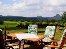 Balkon und Blick von der Whg. Panorama