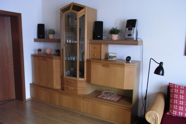 Wohnzimmerschrank