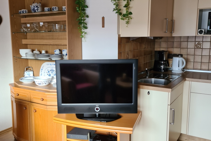 Esszimmerschrank und Küchenzeile