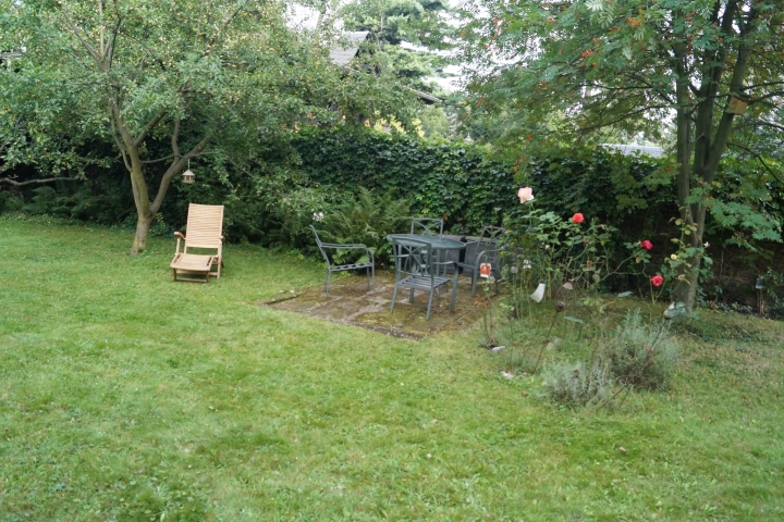Garten mit mehreren Sitzecken