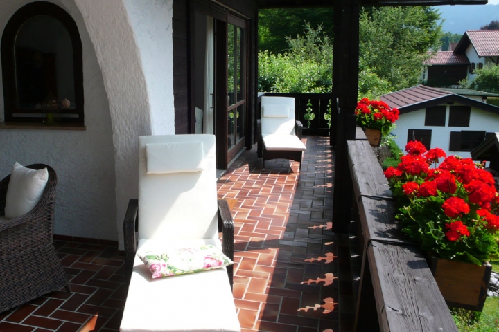 Süd/West Balkon Flora große Liegestühle
herrlicher Bergblick