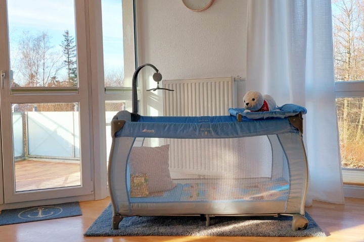 auf Wunsch kostenfrei: Kinderreisebett mit Matratze