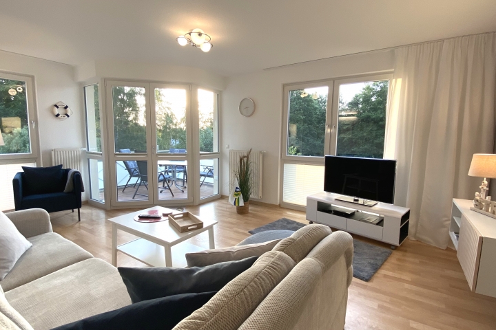 Wohnzimmer und Balkon
