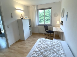 2. Schlafzimmer mit Universalliege für bis 2 Personen von Paidi (100 x 2m bis zu 1,90 x 2 m ausbaubar) mit Schrank