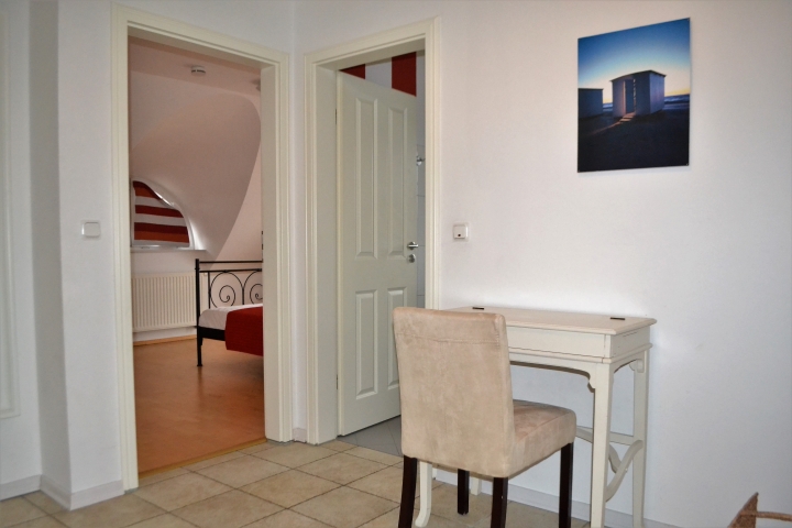 Eingangsbereich mit Blick ins Schlafzimmer