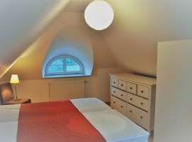 oberes Schlafzimmer mit Gaube und Dachfenster