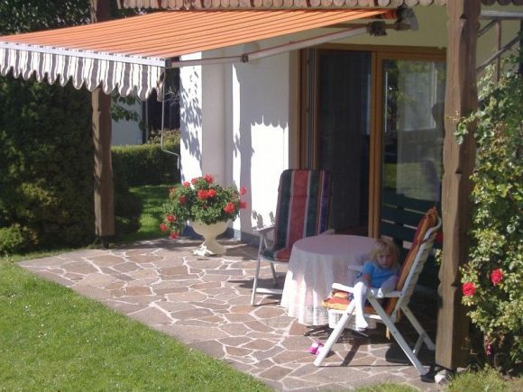 Ferienwohnung Dellawalle | Möbilierte Sonnenterrasse.
Sehr ruhige Lage und viel
Platz für die Kinder zum
spielen.
 
