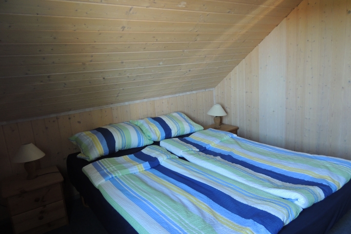 Schlafzimmer im 1. OG 1,60 x 2,00 m