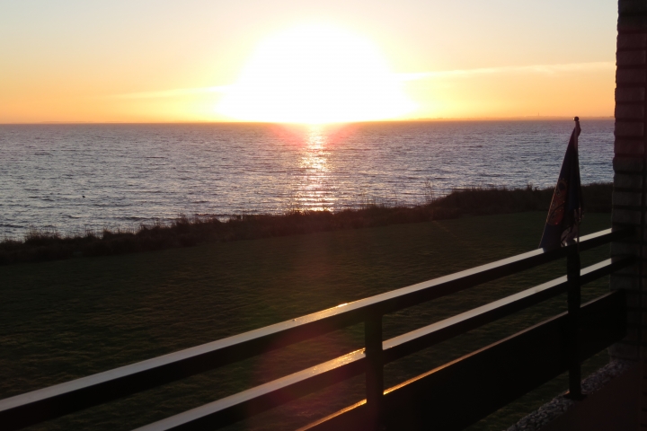 Abendsonne
Aussicht vom Balkon, zum Strand nur ca. 30 m hier läst sich der Tag beenden.