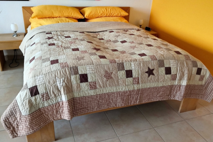 Aufwachen mit Blick aufs MEER
Schlafecke mit Taschenfederkenmatratze 180x200
Betten sind für Sie frisch bezogen