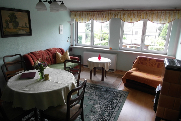 Wohnzimmer mit Blick zum Garten