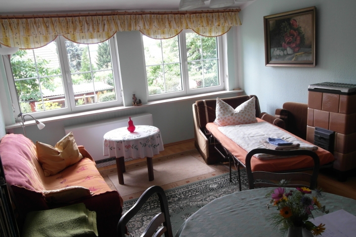 Wohnzimmer mit Aufbettung