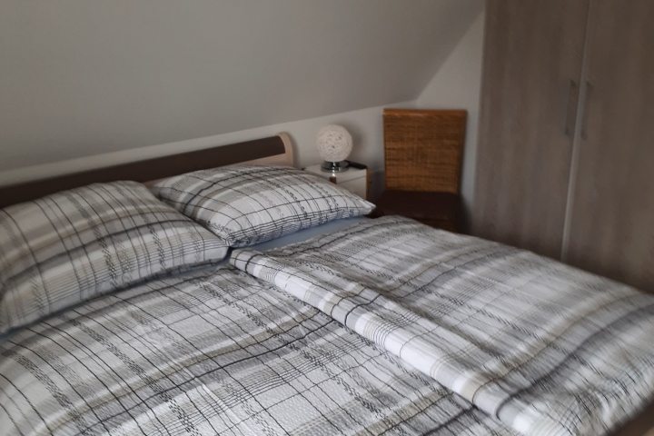 Schlafzimmer 1