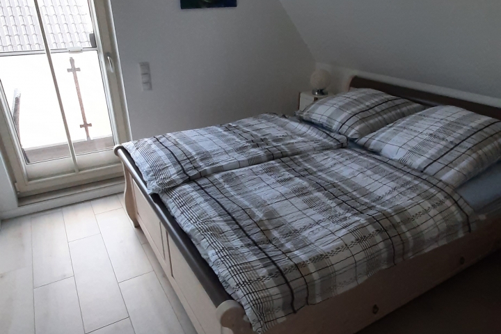 Schlafzimmer 1