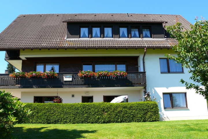 Ferienwohnungen im Ferienhaus Thoma-Saig | Ferienhaus im Schwarzwaldstil 
Ansicht von Süden