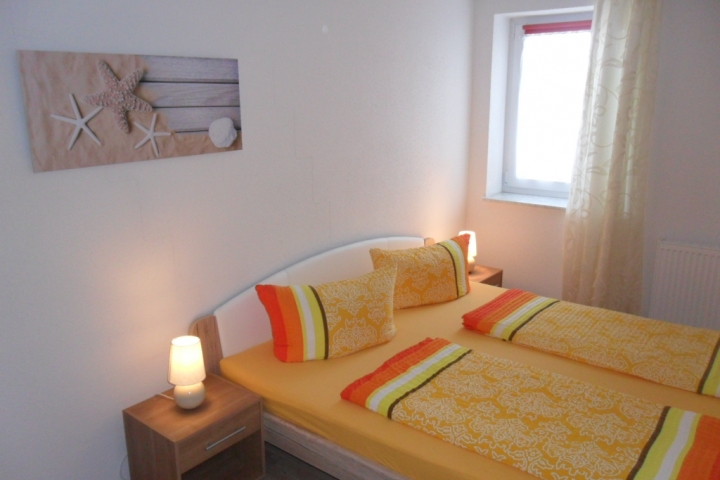 Schlafzimmer mit Doppelbett
