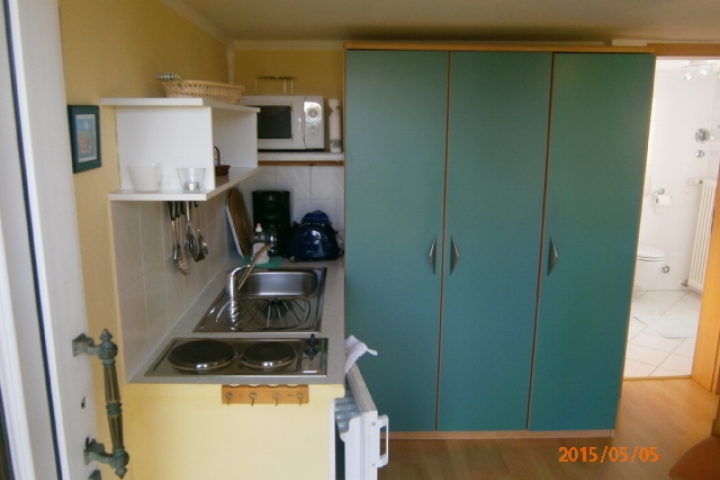 Grosser Geschirr-und Kleiderschrank