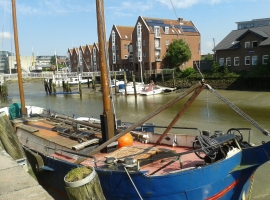   Husum , mit Hafen   