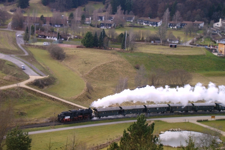 Dampfzug mit Gomadinger See