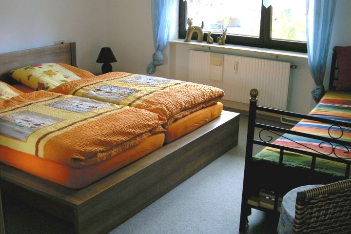 Schlafzimmer 1