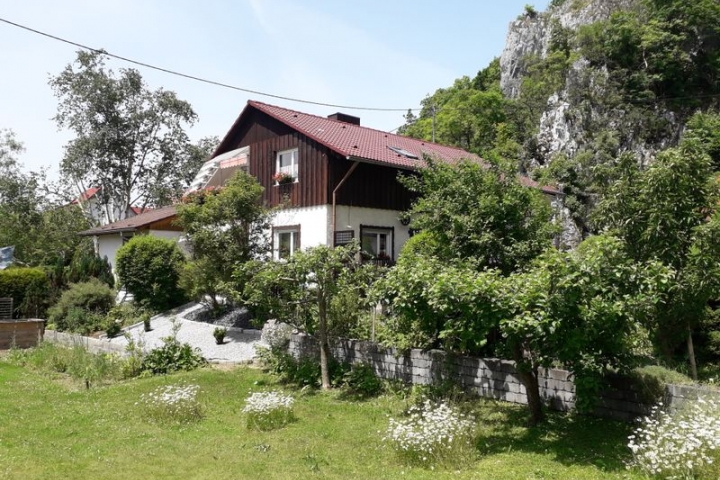 Ferienwohnung Haus Burgenblick | Unser Haus mit Garten