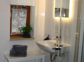 Badezimmer mit Dusche