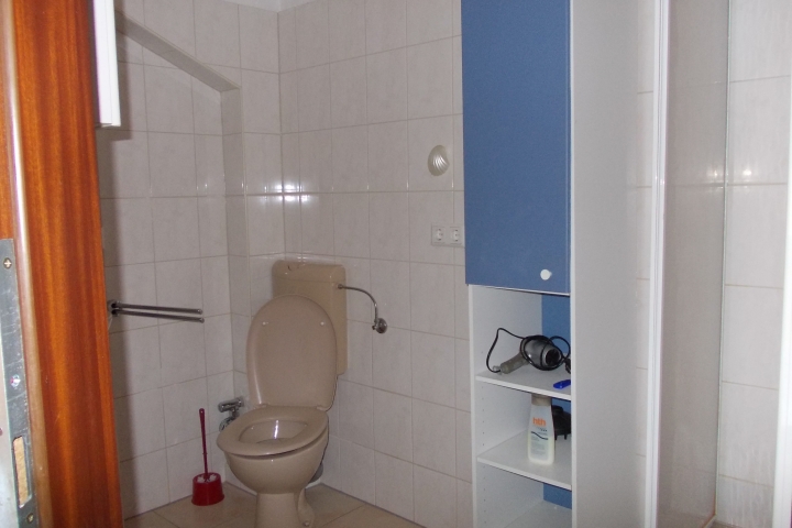 ein von  toiletten