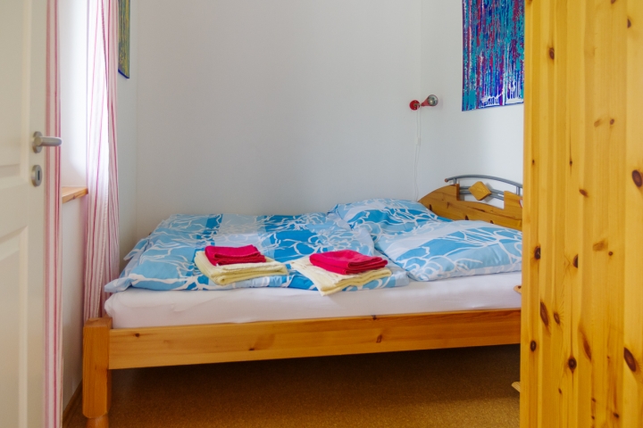 Schlafzimmer 3 (Bett 1,40 x 2 m) Kleiderschrank 