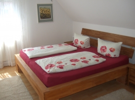 Schlafzimmer 1