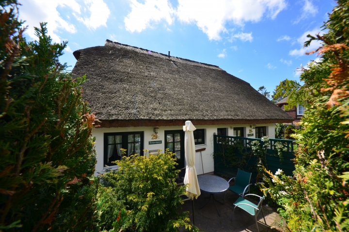 Ferienhaus Boddenstraße 29 | Ferienhaus Lotsenhaus Nr. 29 C Eingangsbereich mit Terrasse