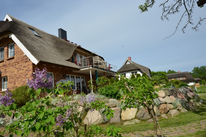 Ferienwohnungen Sonnenkamp u. Sonnenkliff Gartenbereich