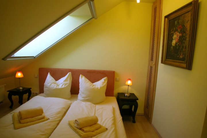 Fewo Sonnenkliff OG kleines Schlafzimmer Dachgeschoß