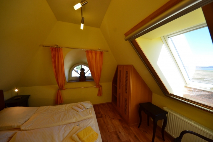 Ferienwohnung Sonnenkliff OG kleines Schlafzimmer Dachgeschoß