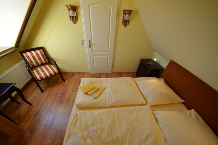 Ferienwohnung Sonnenkliff OG kleines Schlafzimmer Dachgeschoß