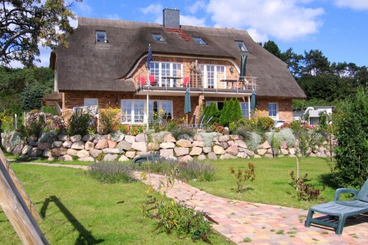 Ferienwohnung Sonnenkamp EG Terrassenbereich mit Garten