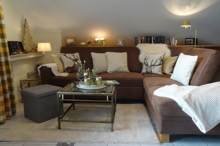 Eifel Ferienwohnung I, neue Polstergarnitur mit Sitzkomfort.