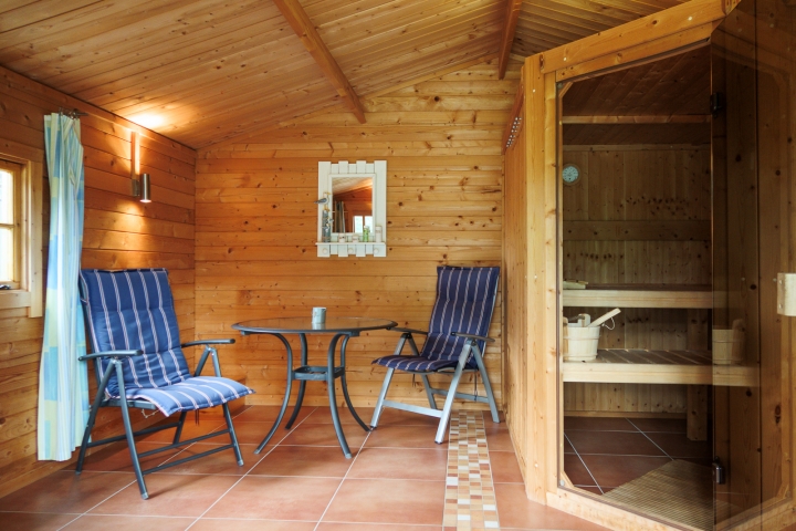 Sauna im Saunahäuschen