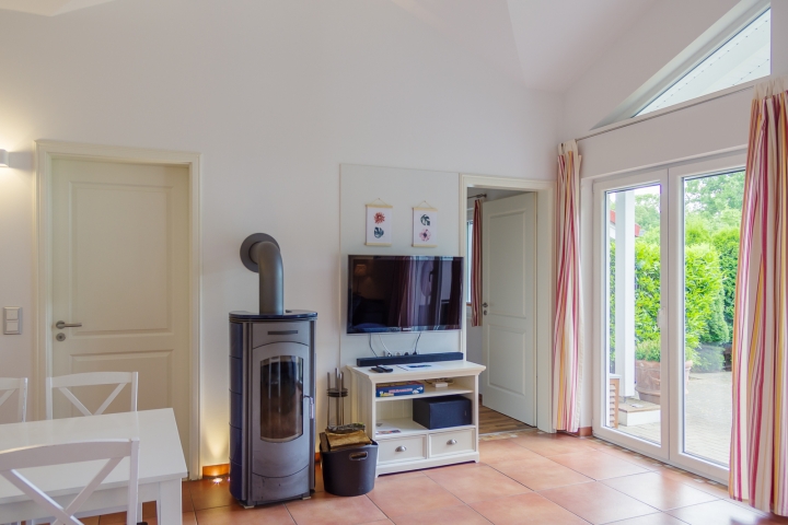 Kamin mit TV und Soundbar
