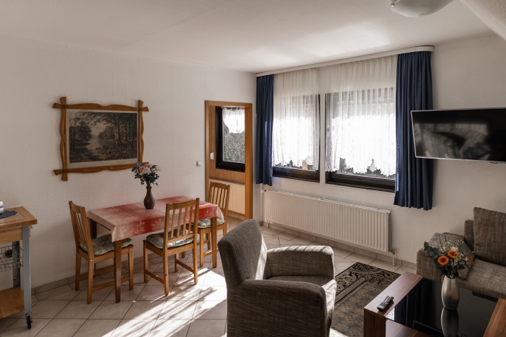 Ferienwohnungen im Haus Marie | Wohnzimmer Fewo 1 Tel 04367512 015159820021