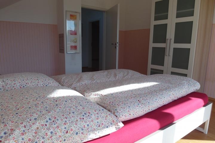 Schlafzimmer 2