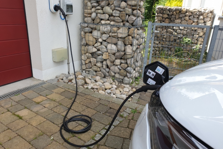 11kW Lademöglichkeit für E-Auto. Abrechnung nach Verbrauch.