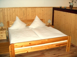 Doppelbett in der Wohnstube B: 1,80 m 
x T: 2,00 m