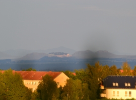 Bildmitte ist die Festung Königstein