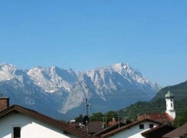 Freie Sicht vom Südbalkon auf die Werdenfelser Berge