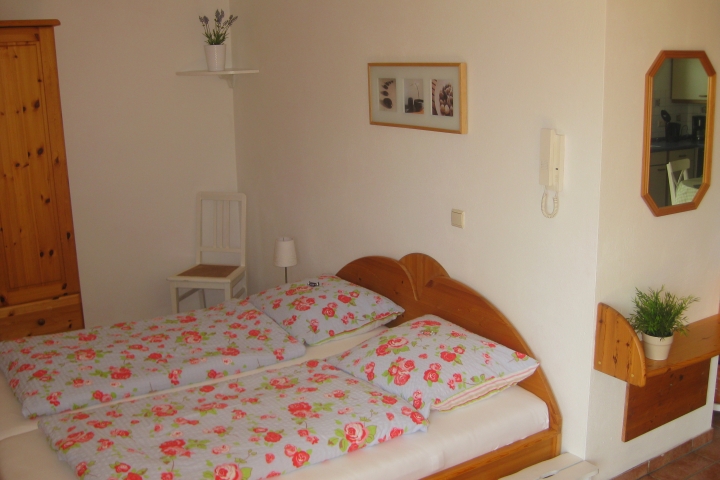 Schlafbereich mit Doppelbett