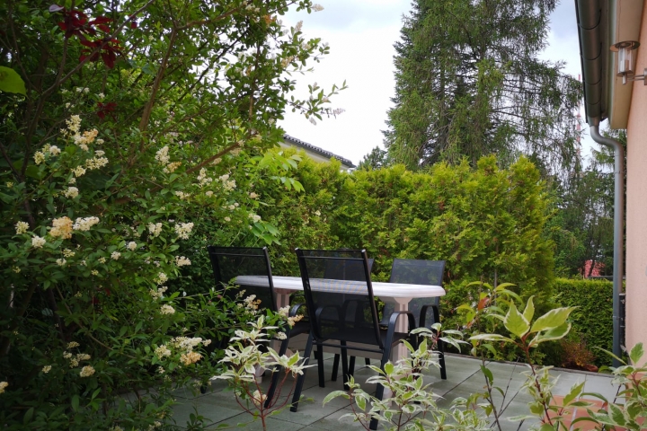 Terrasse für die Wohnung B Wachwitz mit direkten Zugang vom Schlafzimmer aus