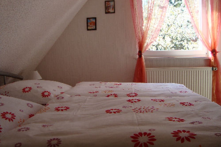 Schlafzimmer 1