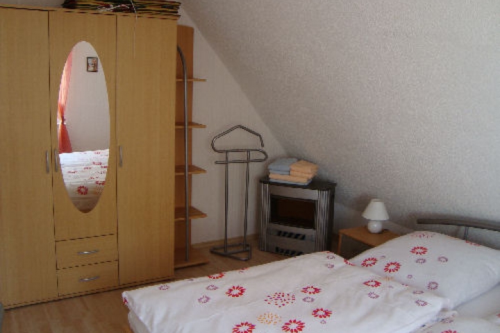 Schlafzimmer 1