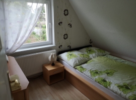 Schlafzimmer mit Fuitonbett 1,40m breit